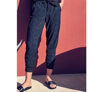 Athleta • Brooklyn jogger pants in python print